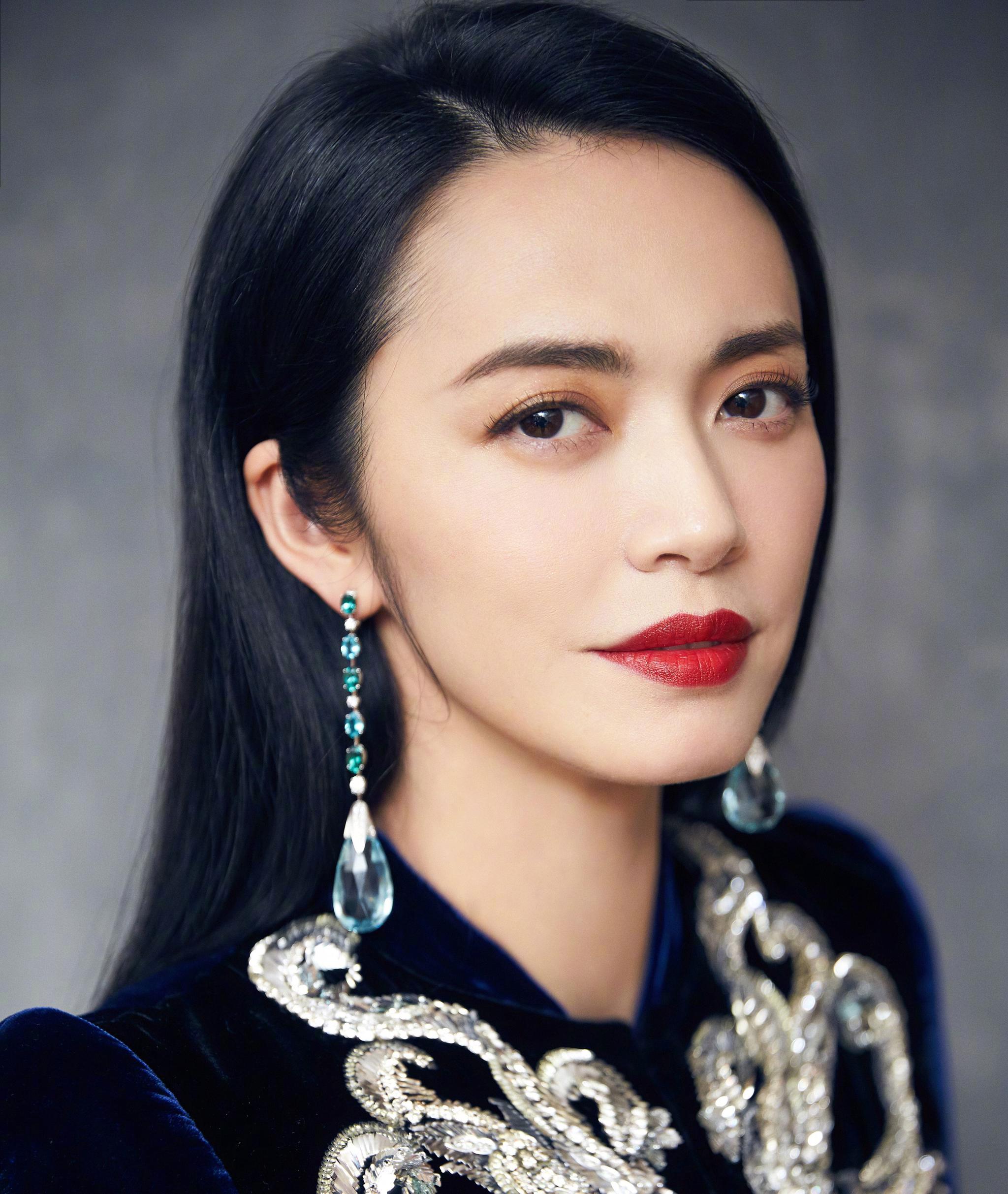 做一个有特色的女人，散发出自己独特的魅力|姚晨|粉白色|红唇|身材|气质型_新浪娱乐_新浪新闻