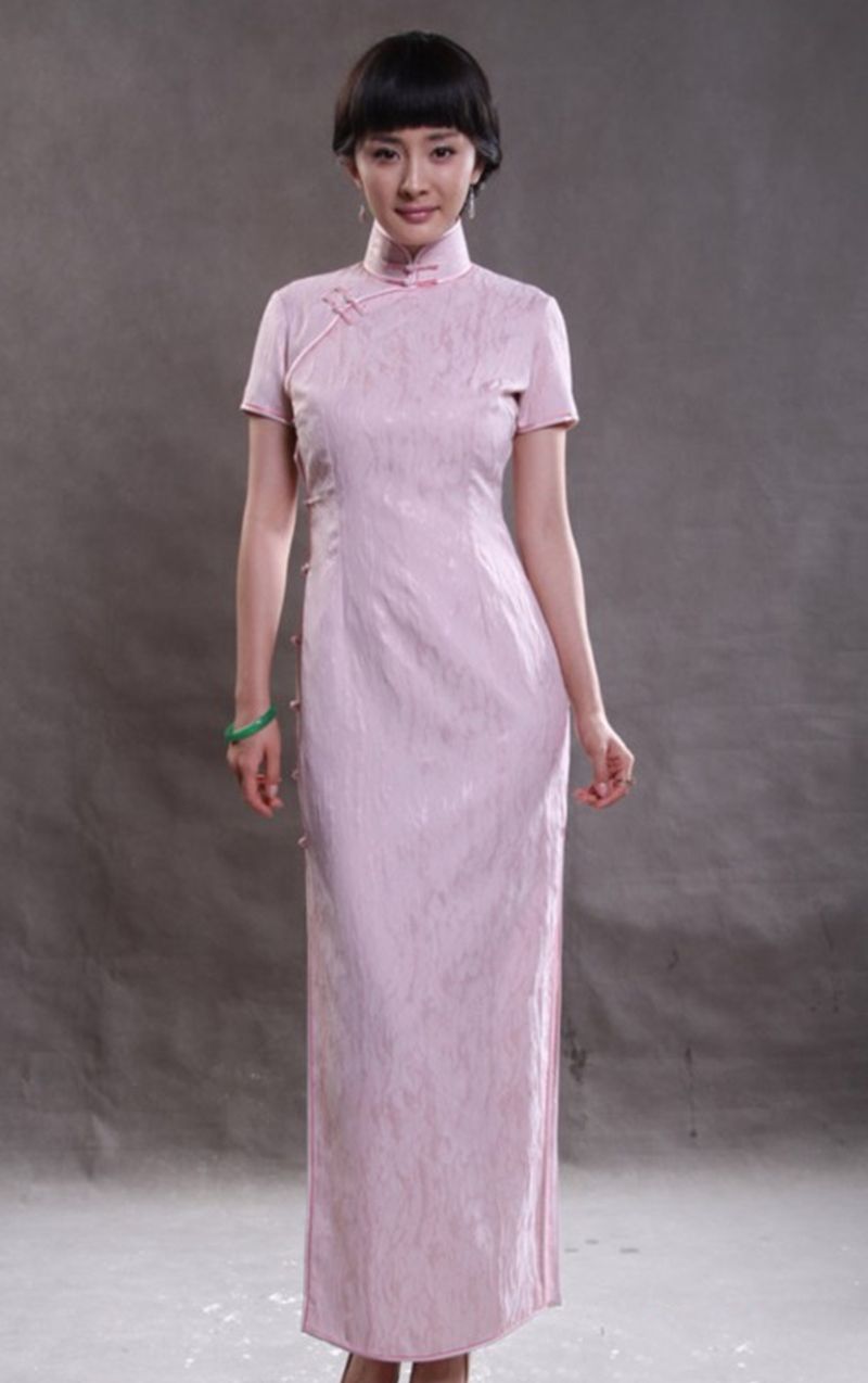 杨幂早期穿搭照片,第二张大秀性感,最后一张披着的是被单吧!