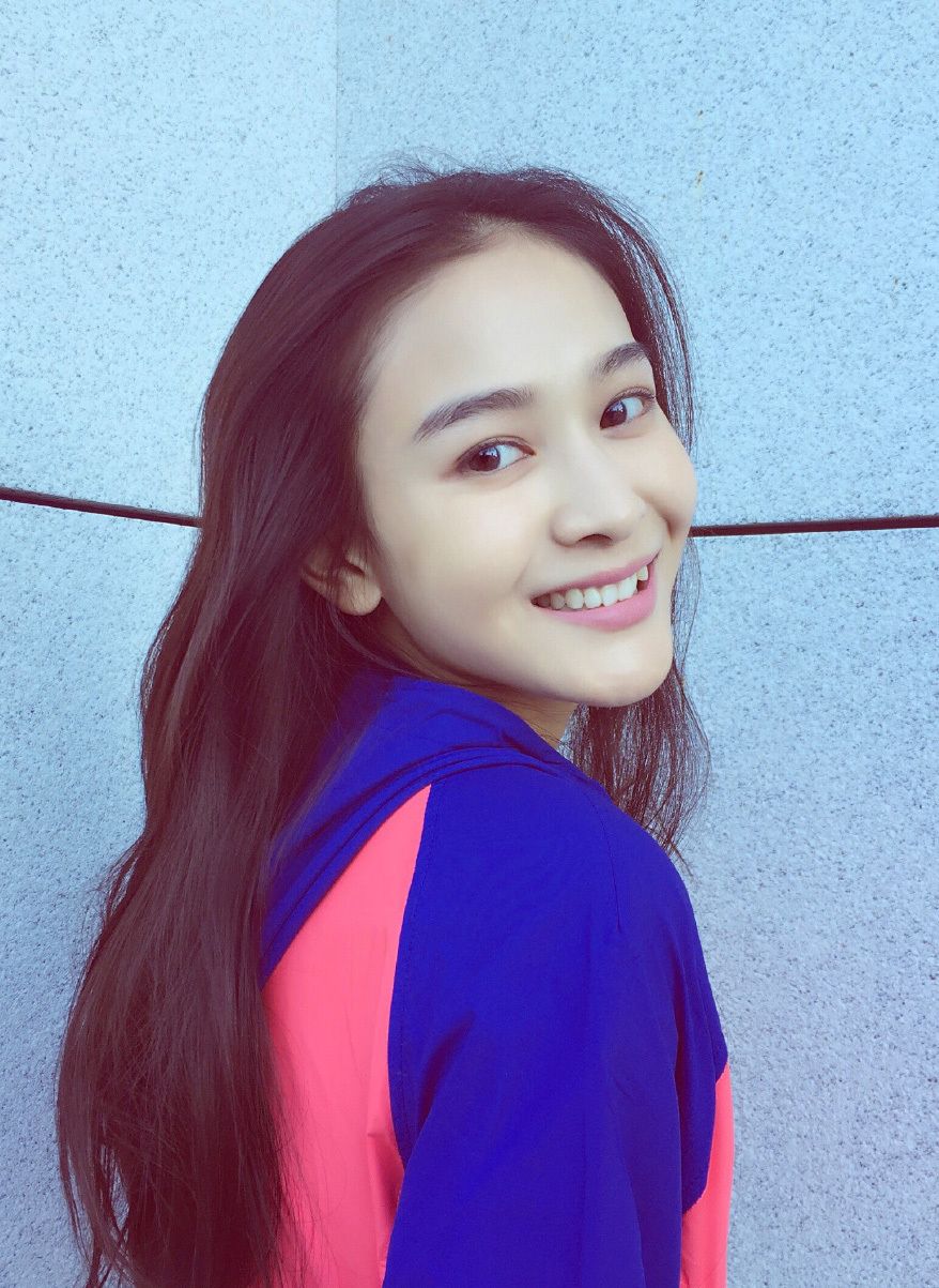 还记得《太子妃升职记》中的绿篱吗?早期拍写真的海玲,美到爆