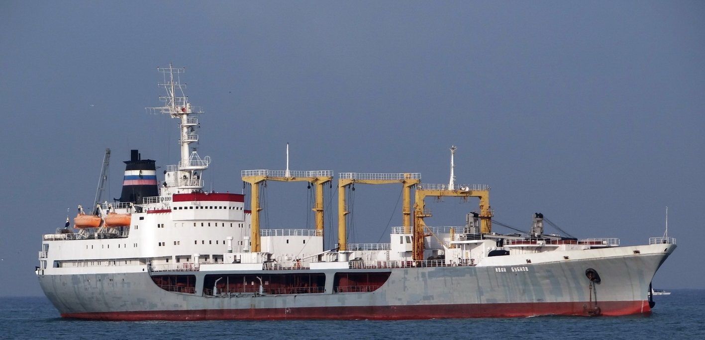 红海军的主力补给力量——"鲍里斯·奇利金"级油水补给舰彩照