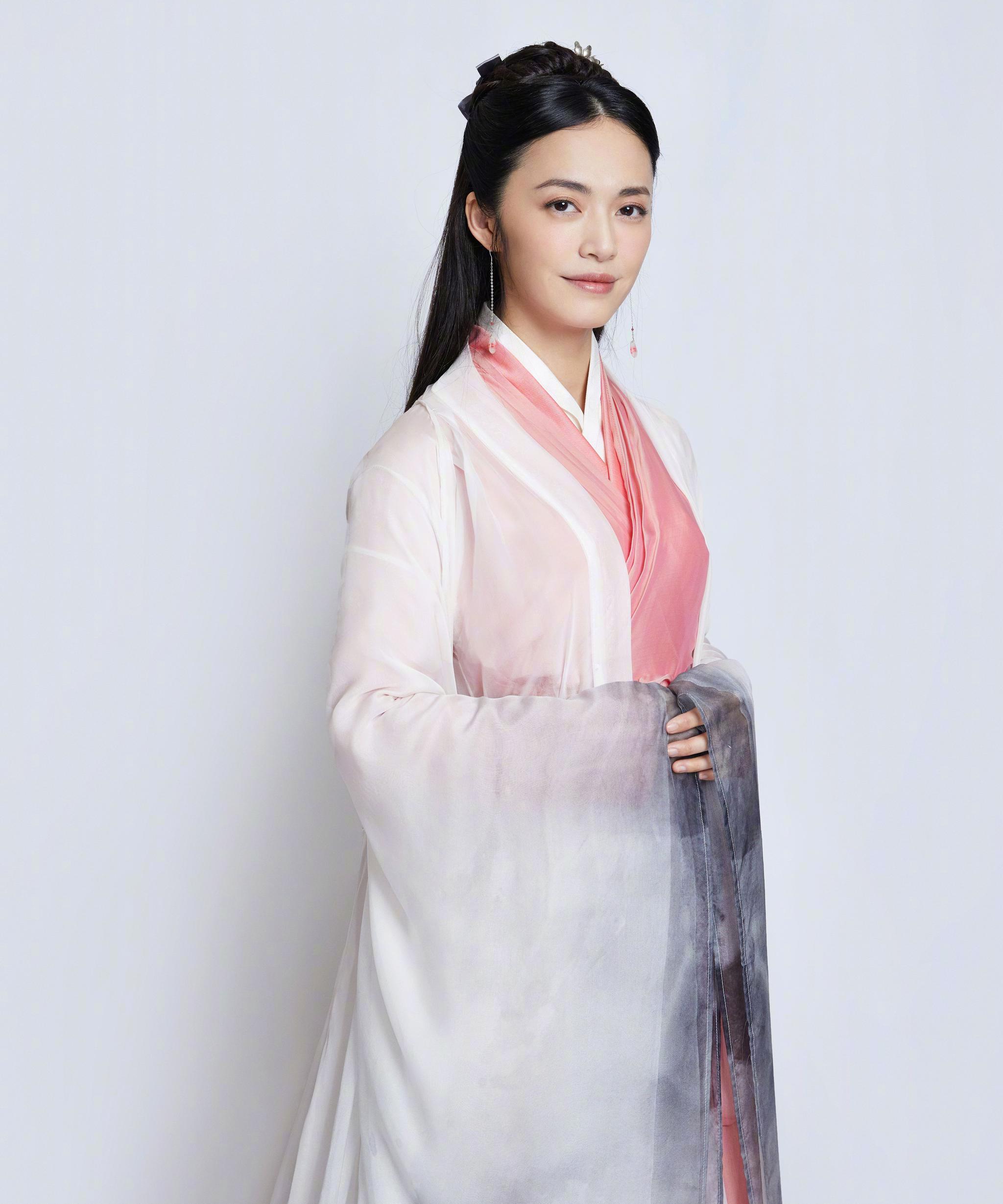 做一个有特色的女人，散发出自己独特的魅力|姚晨|粉白色|红唇|身材|气质型_新浪新闻