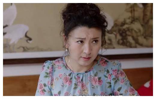 视频中,"山杏"扮演者闫学晶和"大胖"扮演者贺美玲有一段吵架戏.