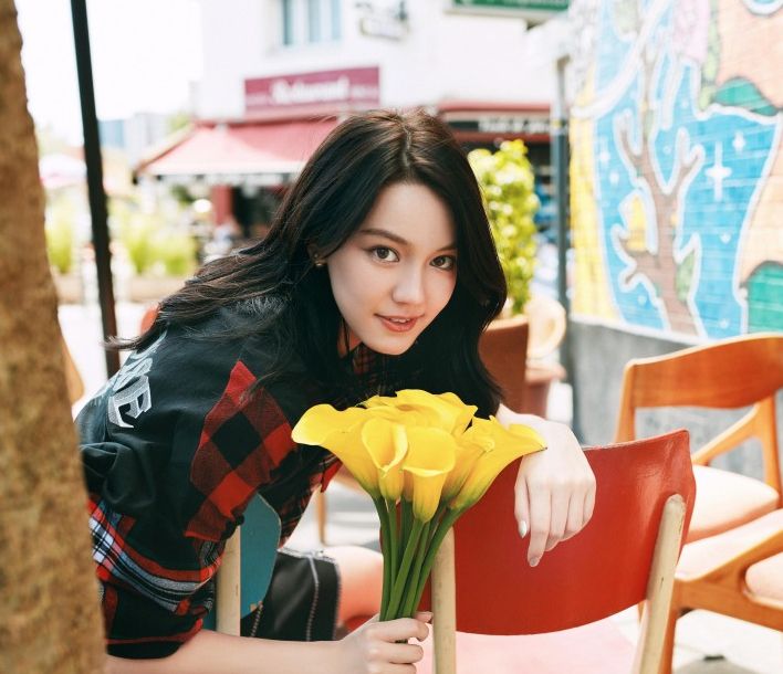 她是angelababy旗下艺人,被称酷似迪丽热巴,却被baby冷藏?