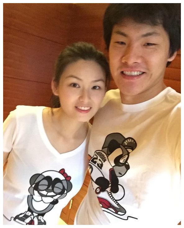 王大雷妻子深夜发文:11年出国旅游3次,我们不拖后退