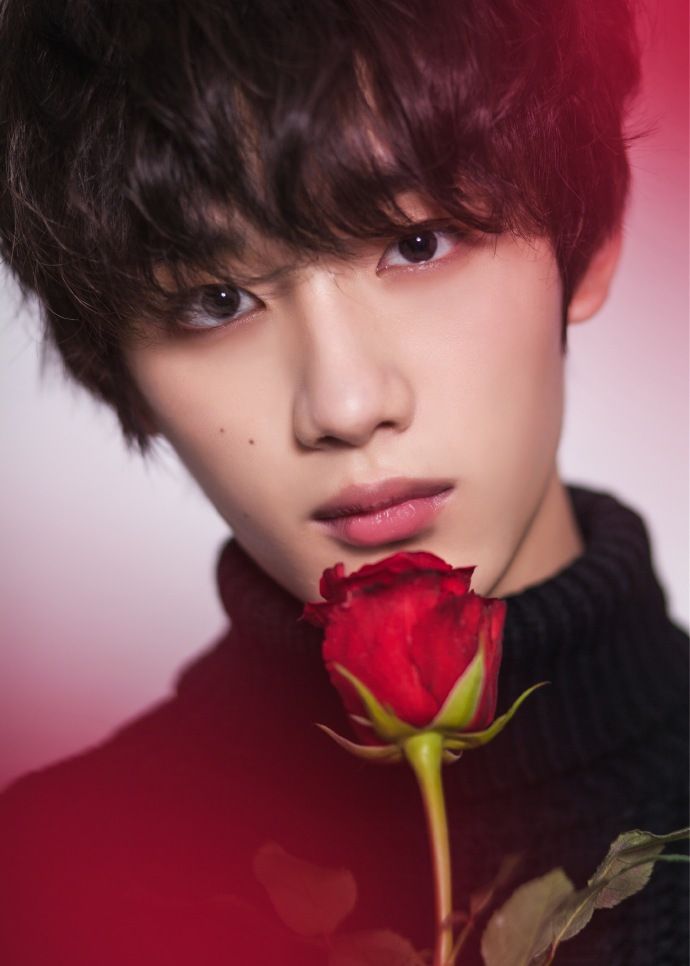 该歌曲由丁彦雪作词,江潮作曲,著名制作人曲世聪操刀制.