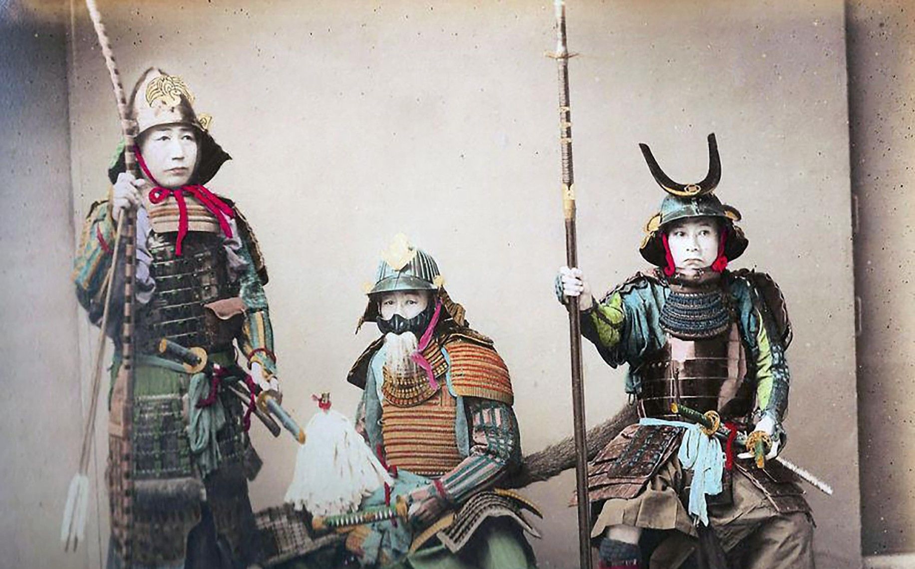 日本武士老照片：个子都不高，有凶悍的男武士，也有漂亮的女武士