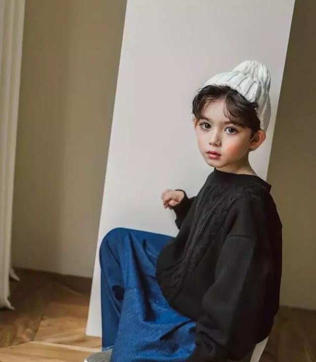 混血小男孩凭借天使脸火了这是什么神仙颜值太让人羡慕了