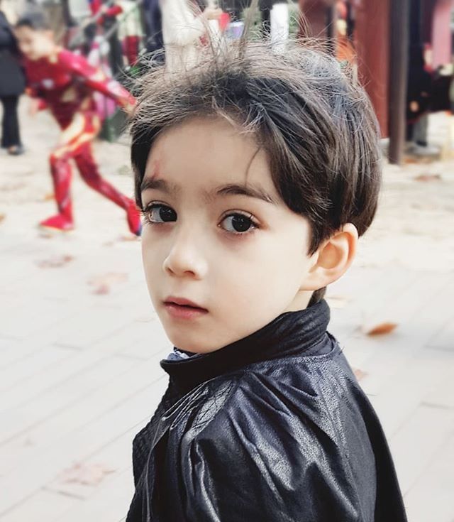混血小男孩凭借"天使脸"火了,这是什么神仙颜值!太让人羡慕了