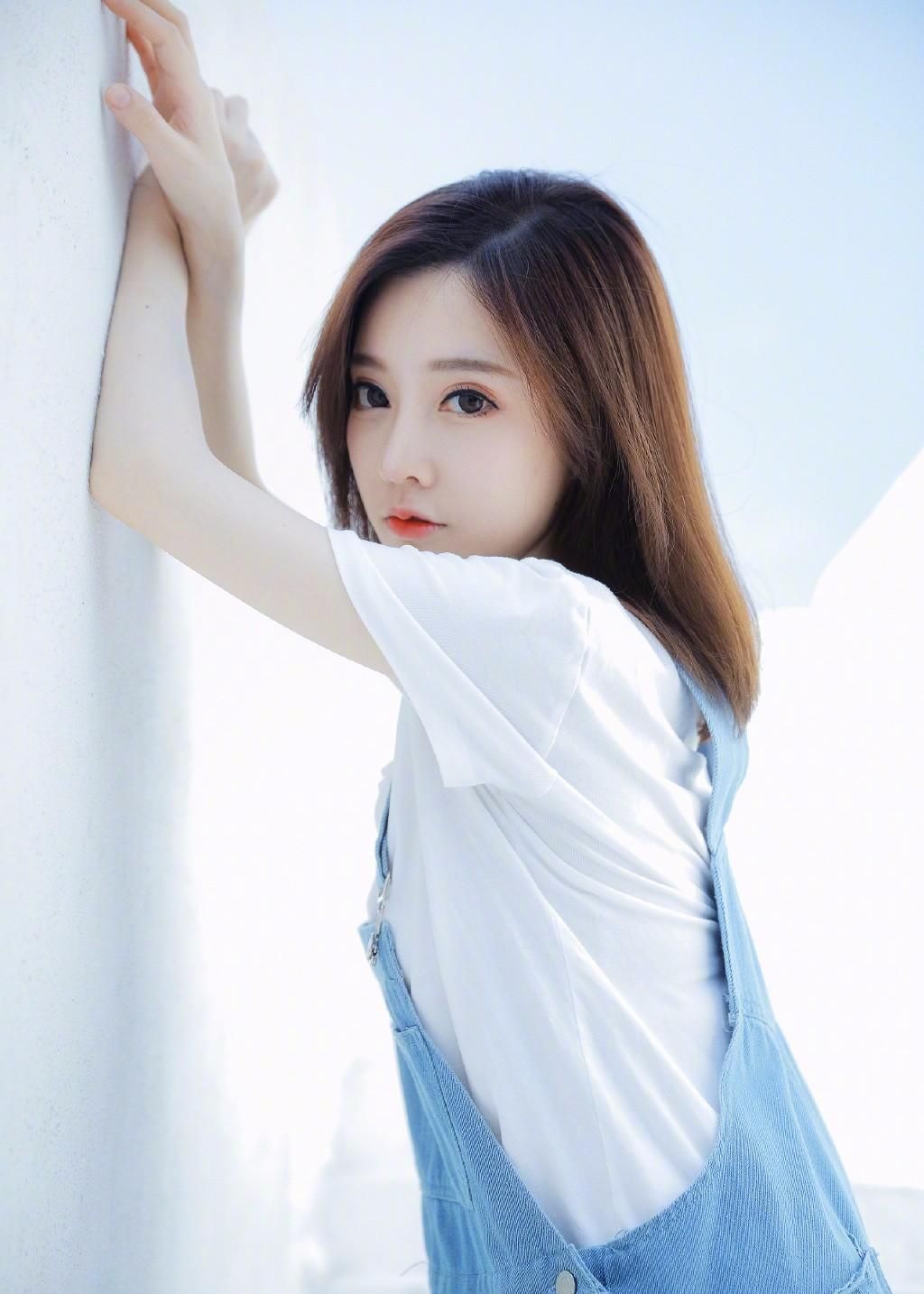 中国内地女歌手兼网络主播冯提莫|女歌手|冯提莫|网络主播_新浪新闻