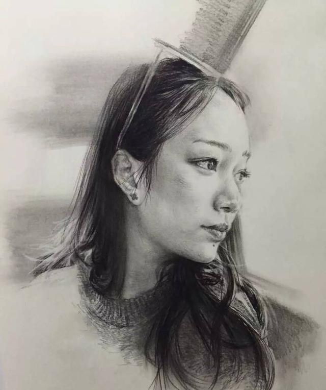 侧目而视的美女素描头像!好阳光,好漂亮!感觉自己要恋爱了!