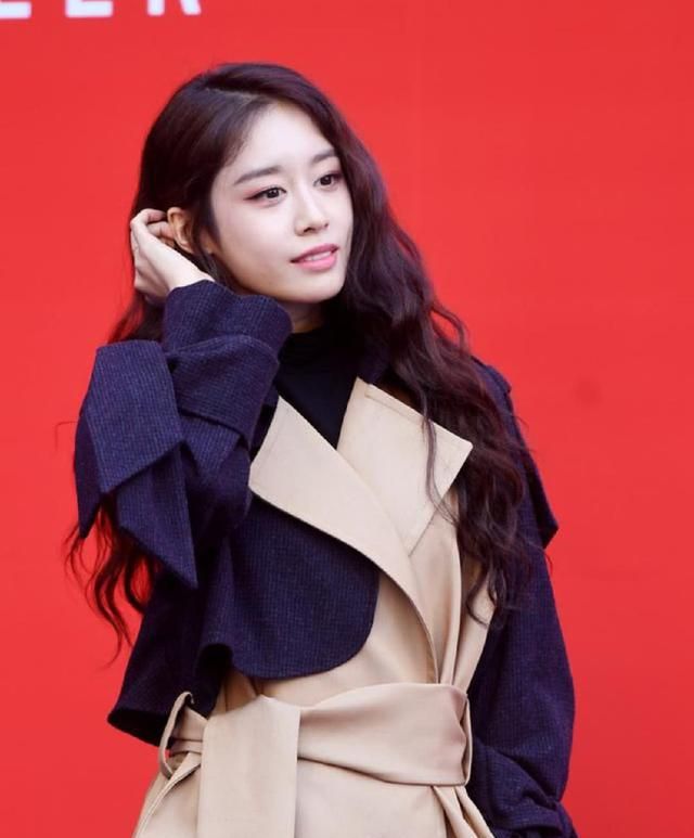 tara孝敏智妍居丽解约后首次合体亮相首尔时装周