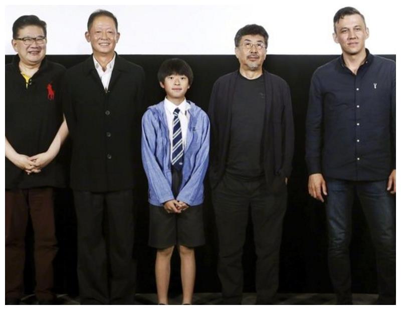 王志文儿子"巧合式"长大,没有遗传到爸爸基因,竟撞脸易烊千玺