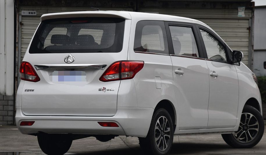 睿行S50 1.5L 5速手动 舒适版,设计新颖,整体十