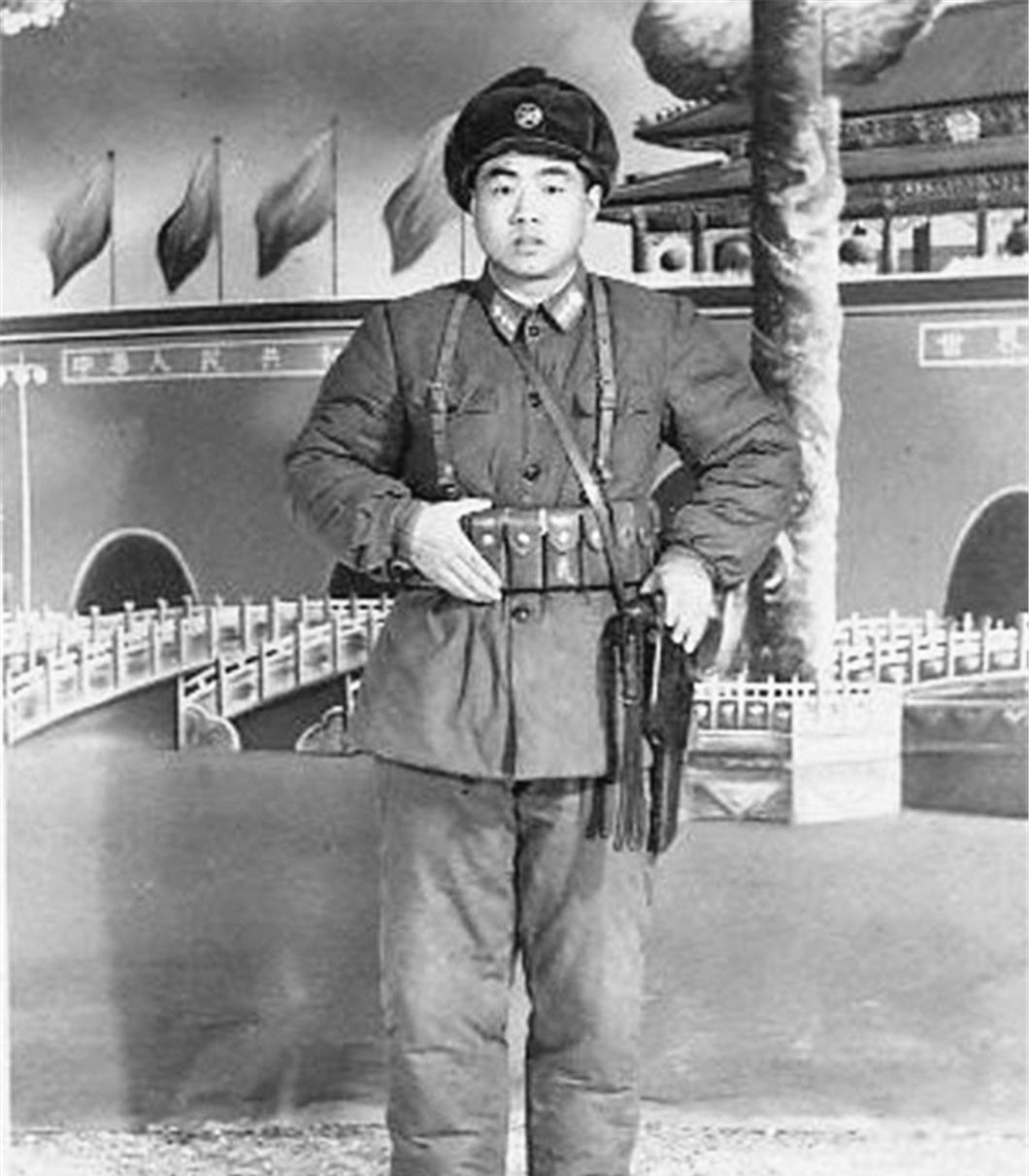 老照片当年首长身边的警卫员看似憨厚实则勇猛过人