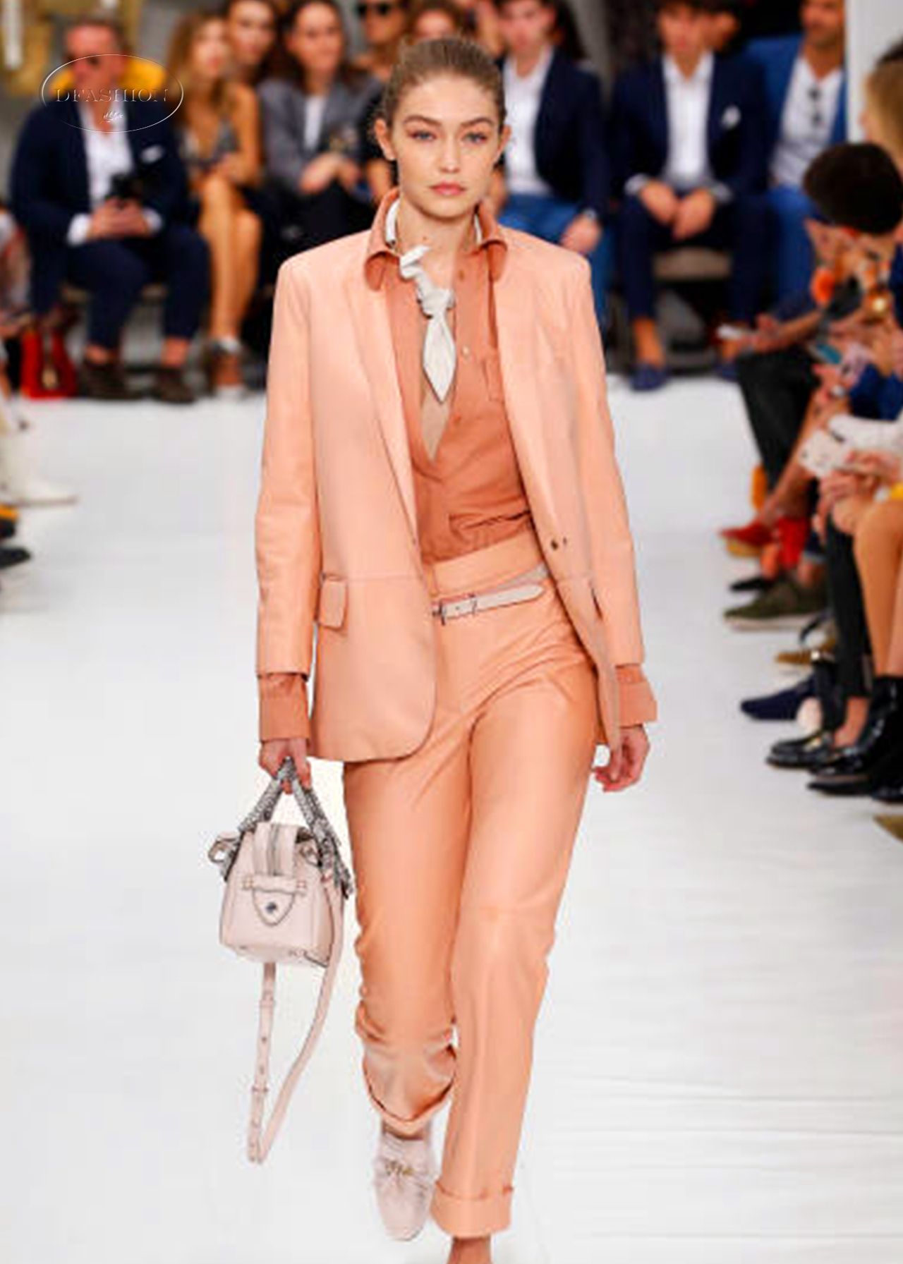 维密超模吉吉哈迪德时装周走秀星尚现场