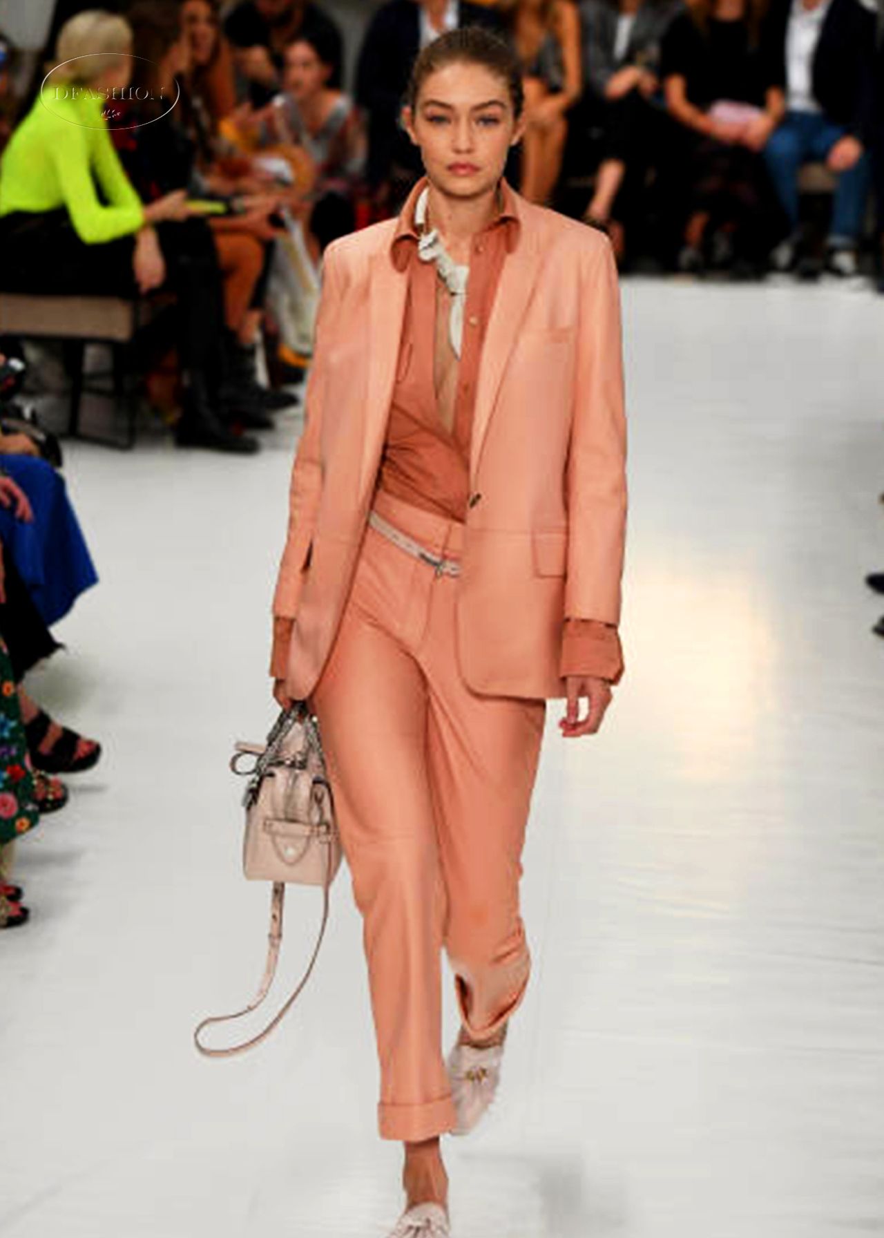 维密超模吉吉哈迪德时装周走秀星尚现场