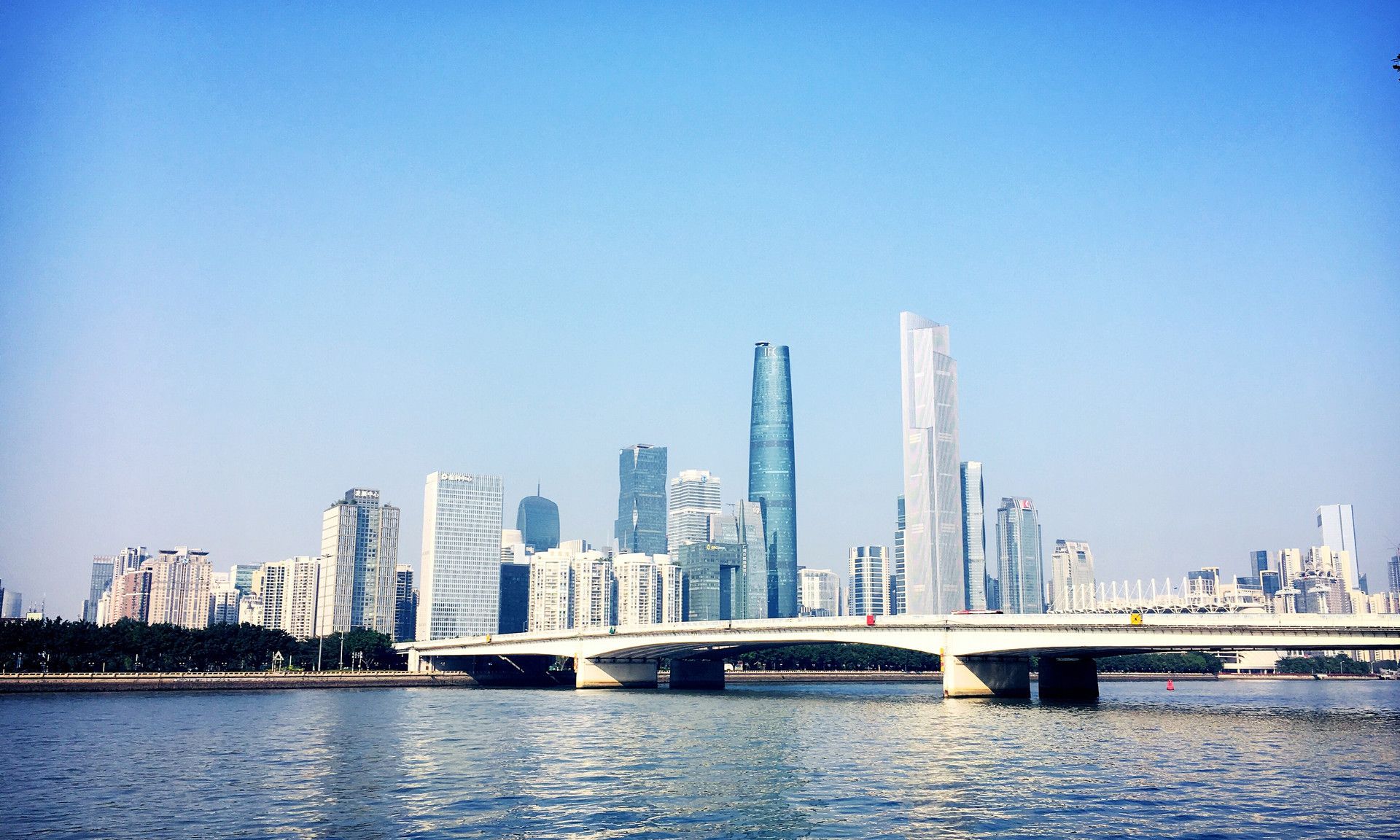 这里吸引你的不只是独具特色的名胜古迹,还有着随处可见的城市风景