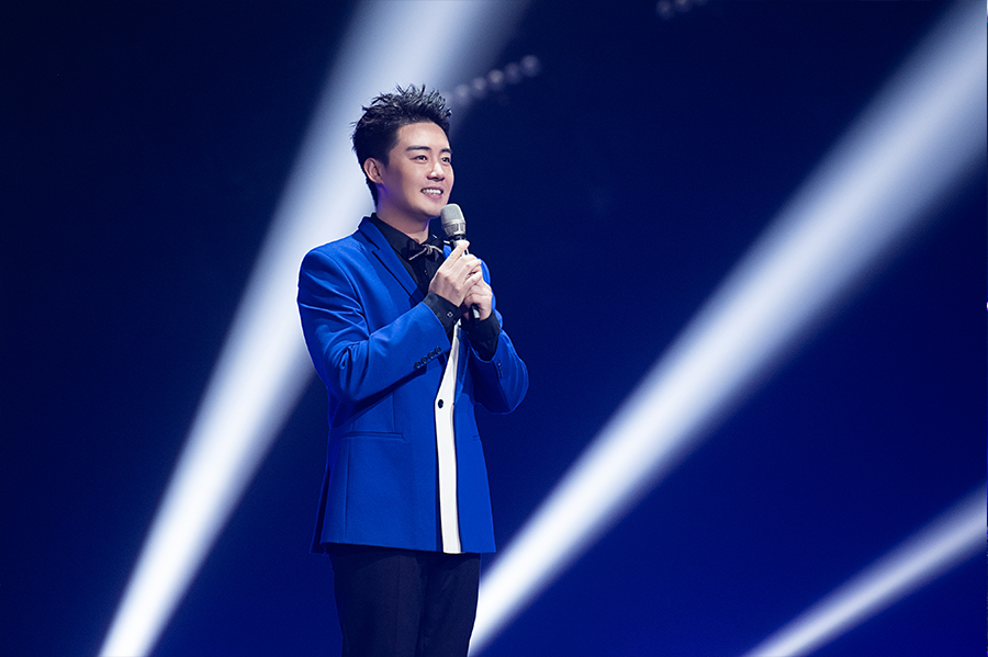 《声入人心》郁钧剑评张英席组"金嗓子" 何亮辰挥泪告白好友