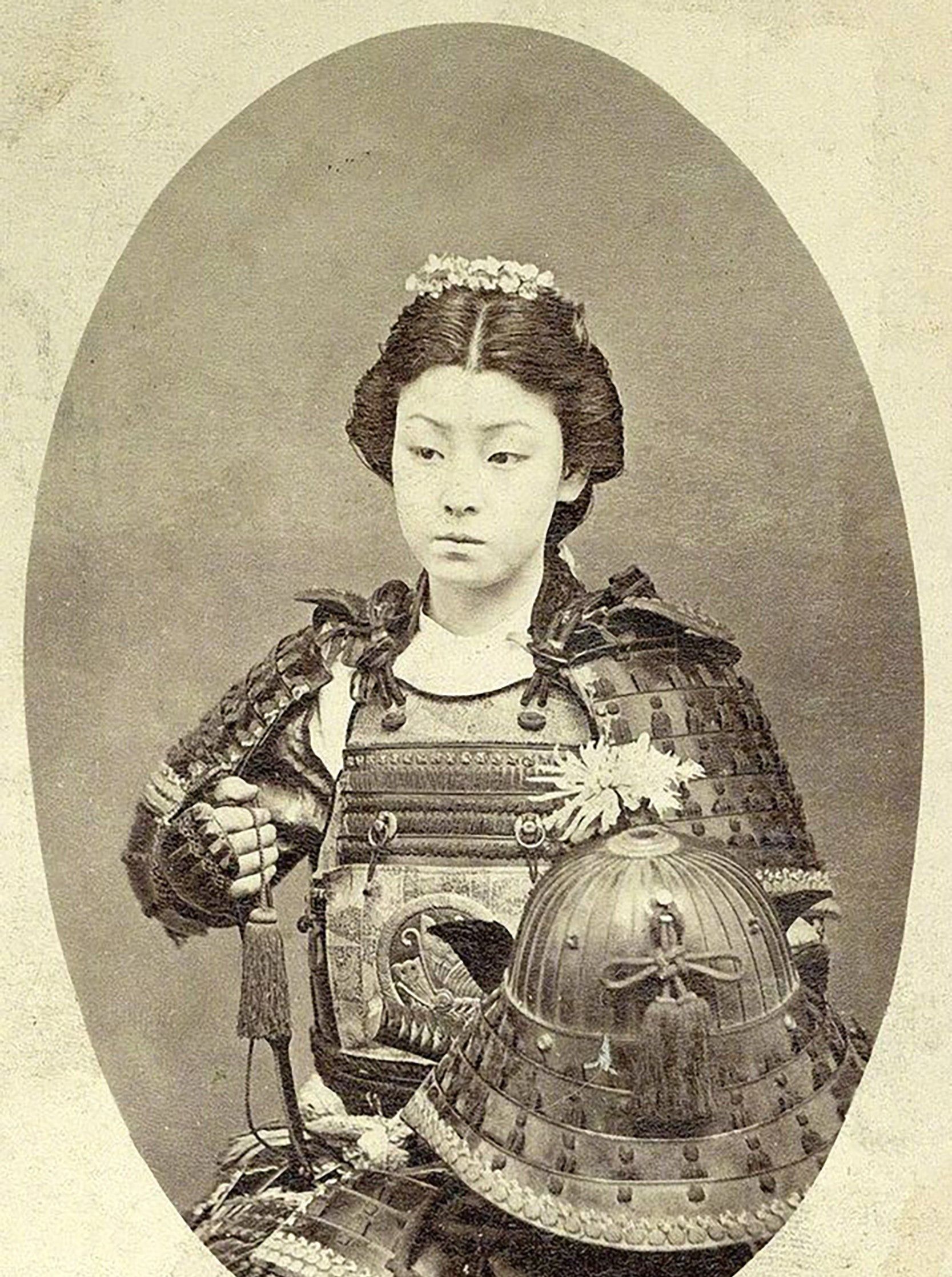 日本武士老照片：个子都不高，有凶悍的男武士，也有漂亮的女武士