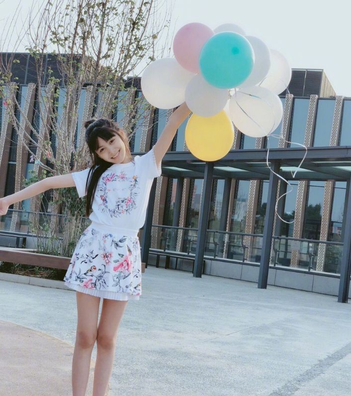 田亮的女儿森碟爱好运动,是个活泼可爱的女孩!