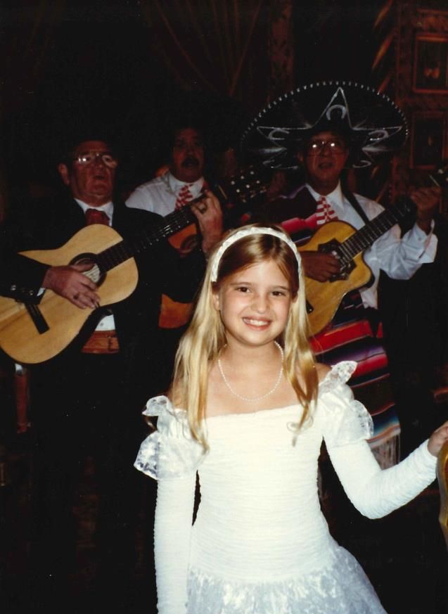 看完伊万卡10岁前的穿着打扮,再看看妹妹蒂芬妮,两者差别大