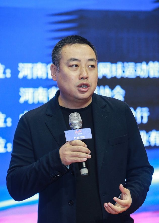 刘国梁出席乒乓球大众公开赛开幕式