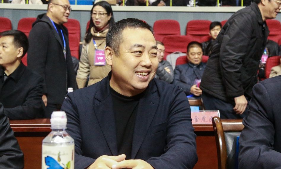 刘国梁出席乒乓球大众公开赛开幕式