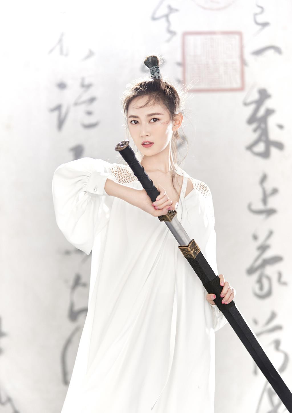 新倚天屠龙记赵敏上线,陈钰琪武侠风造型,仙美又带三分英气!