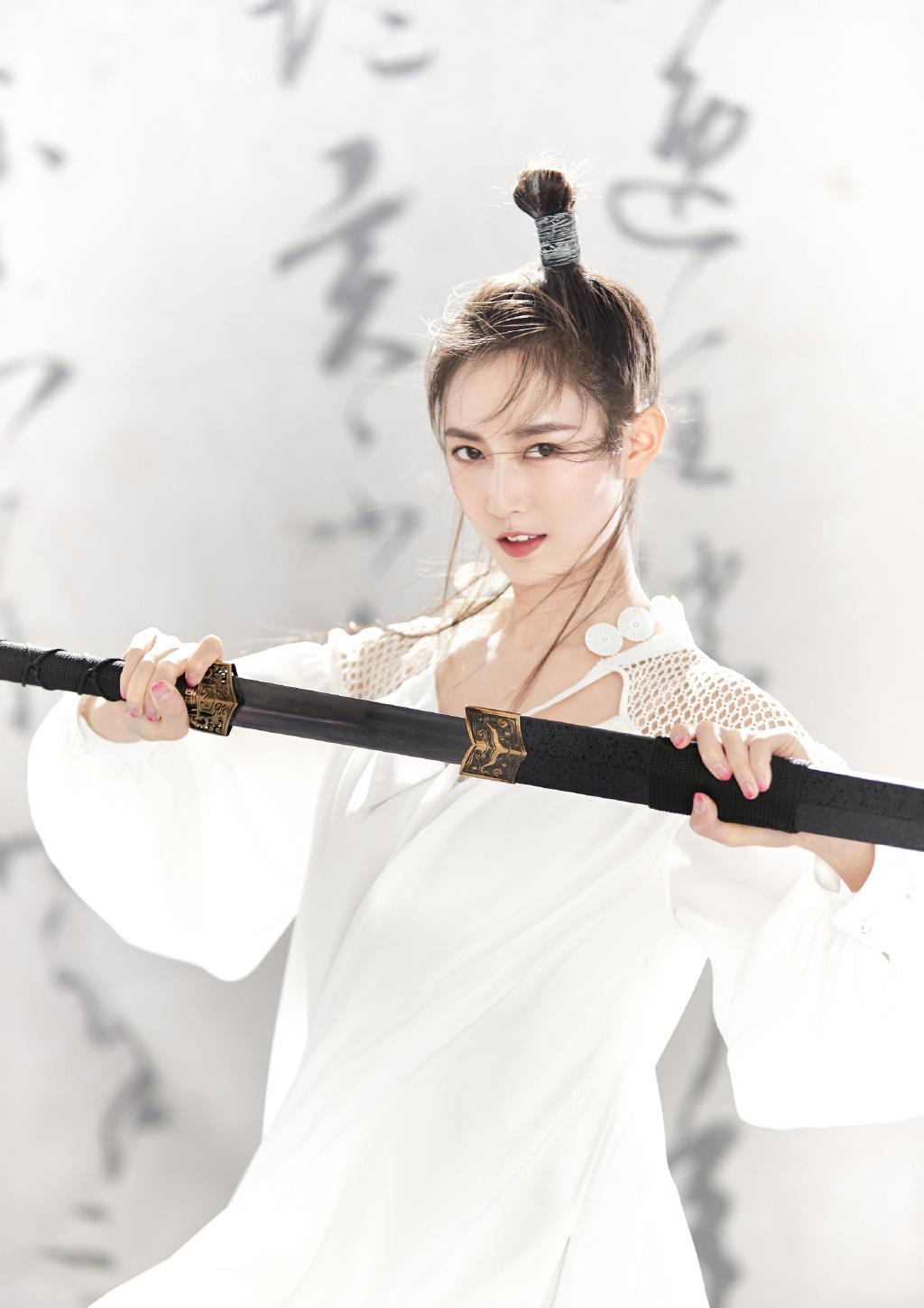 新倚天屠龙记赵敏上线,陈钰琪武侠风造型,仙美又带三分英气!