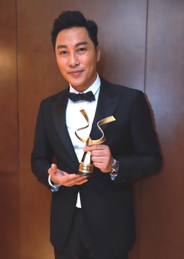 凭东方华尔街获最有价值演员奖谭耀文望尽快开续集