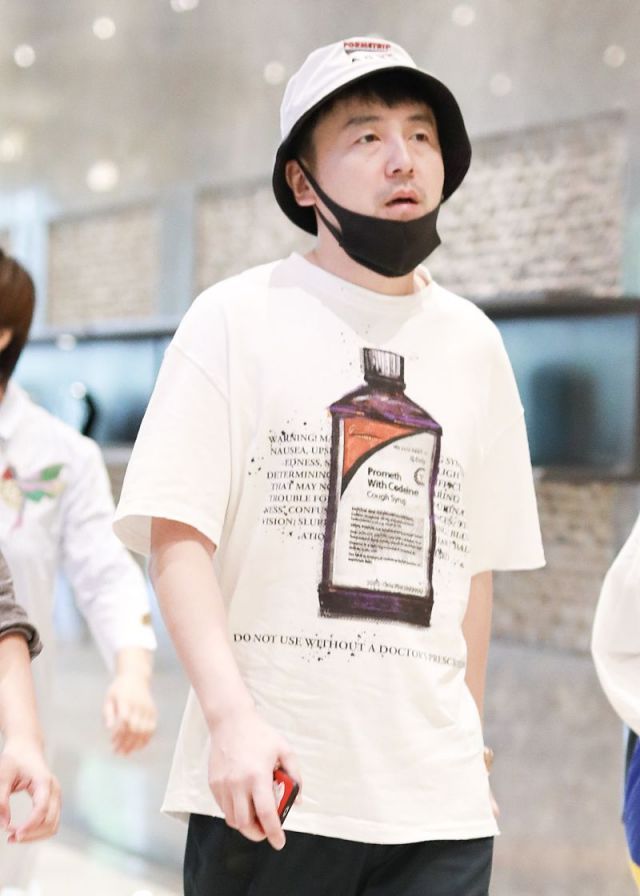 长在笑点上的男人!雷佳音戴渔夫帽"大头"瞩目,面部表情超搞笑