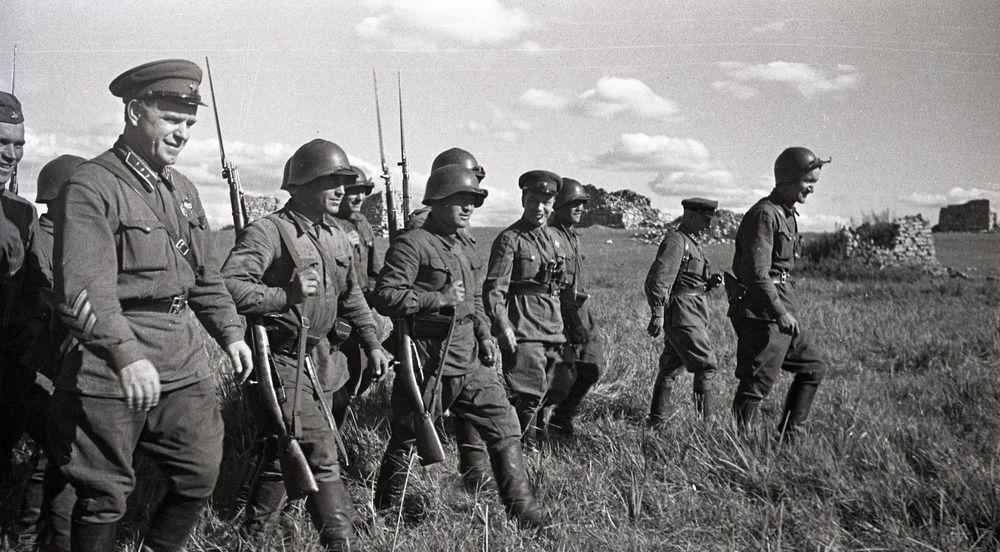 1939年5月4日至9月16日,在新巴尔虎左旗境内诺门罕布日德地区及蒙古国