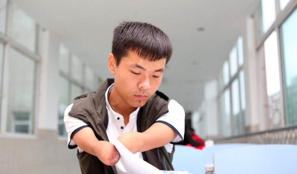 "最美巴渝 感动重庆"无臂学生励志续写生命华章