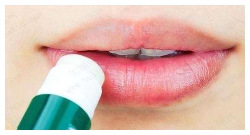 口大容拳位至公侯口垂两角衣食消缩口型看命运