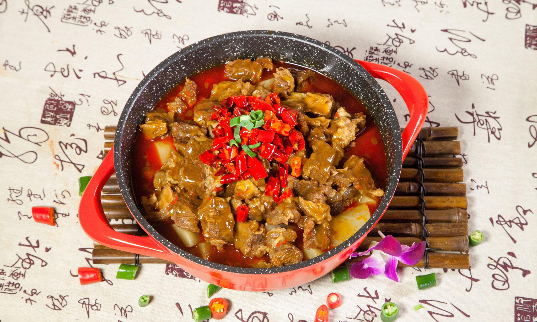 广州人最爱吃的牛腩煲,味道十足,美味鲜香