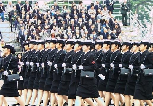 日本自卫队女兵张啥样,看完这些日本女兵各式军服照片就知道了