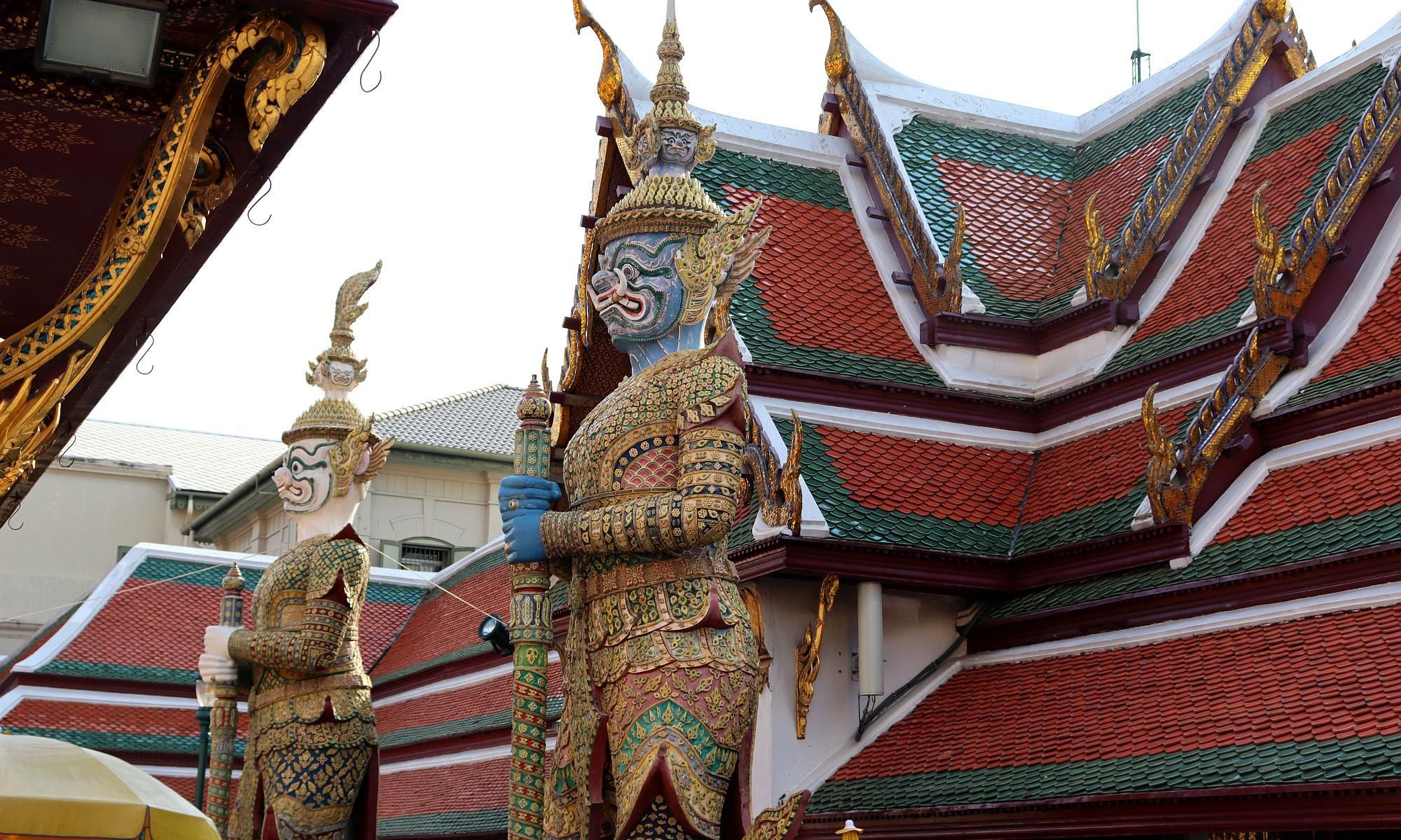 曼谷必去景点之曼谷大皇宫，又称泰国的故宫，宏伟壮丽的建筑群