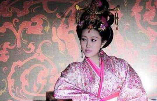 而有一位皇帝,他的名字叫楚怀王,他有一位特别宠爱的妃子,这位妃子的