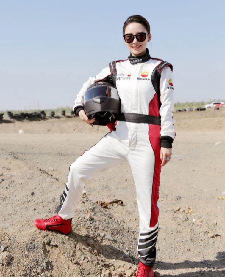 小宋视角另眼看明星潘晓婷玩赛车英气潇洒帅气