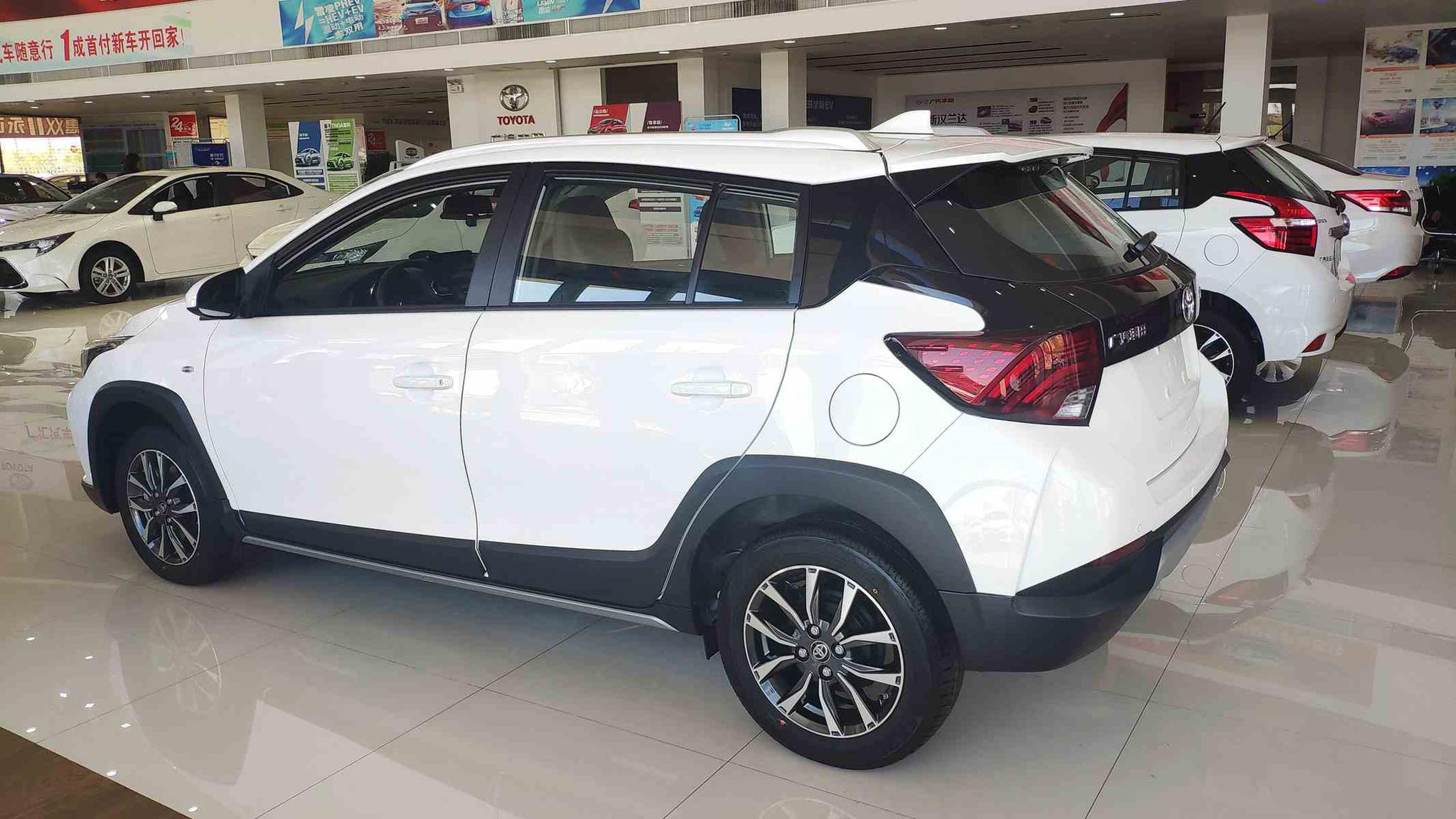 98万-10.38万元 广汽丰田yaris l致炫x到店实拍-新浪汽车