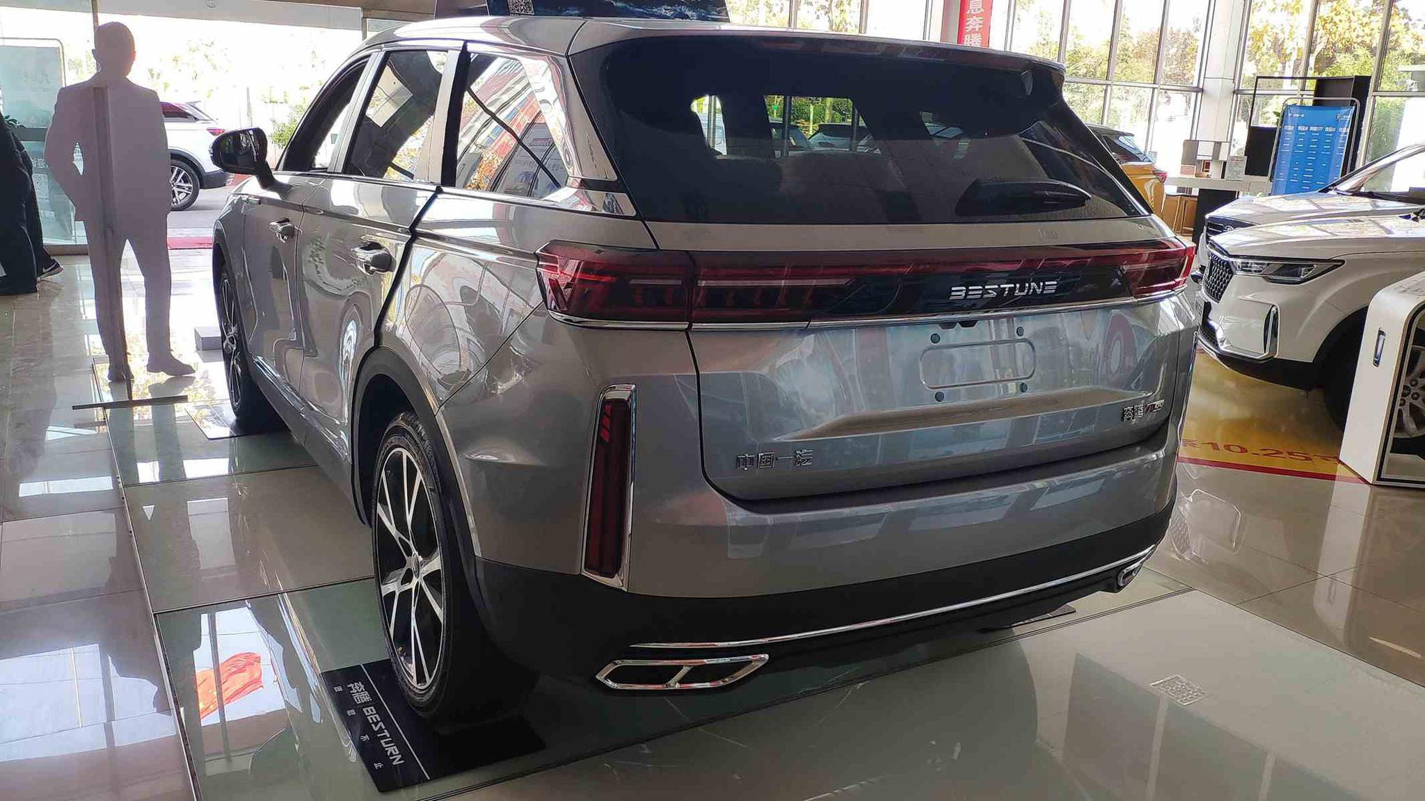 售1499万1899万元奔腾t99到店实拍