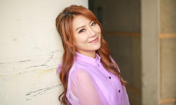 佩甄"闭眼育儿术"让儿女认错大哭