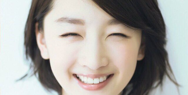 长了一双“笑眼”的四位女星，谁的笑最有感染力，让你沉醉？_新浪新闻
