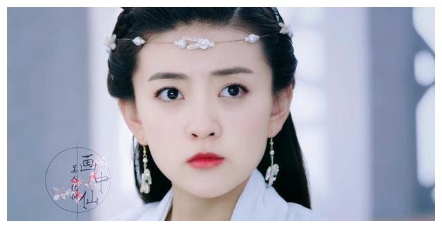 梁洁版苏樱千呼万唤始出来,一袭白衣蒙面出场,宛若仙女惊艳众人