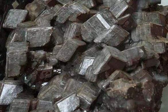 日本岛屿附近勘探到天量稀土泥,足够全球使用上百年