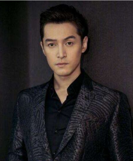 1 / 4 胡歌,1982年9月20日出生于上海市徐汇区,中国内地演员,歌手.