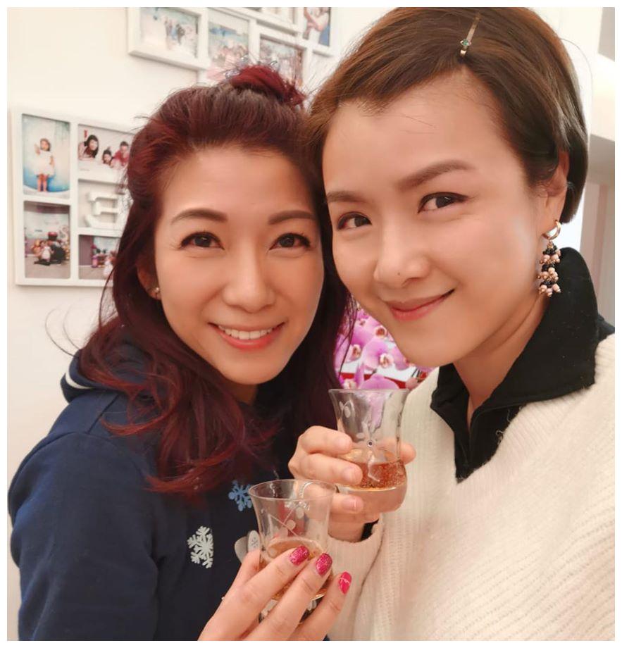 陈豪夫妇过年聚会,38岁妻子陈茵媺笑容甜美,4年生3胎身材仍出众