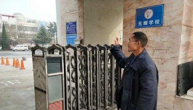 河南一高中保安室暗藏扫地僧,自学英语多年能给学生补课