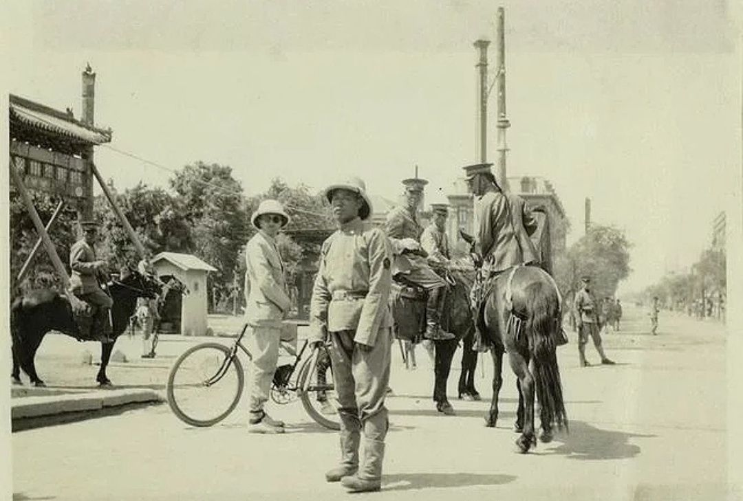 老照片:1917年,张勋复辟,龙旗飘飘的北京城|段祺瑞_新浪新闻