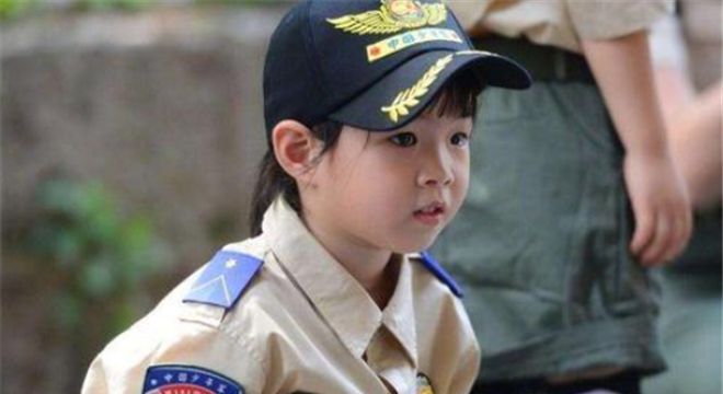 铛铛,作为美女演员黄奕的女儿,其实在小的时候,很多人不喜欢这位小